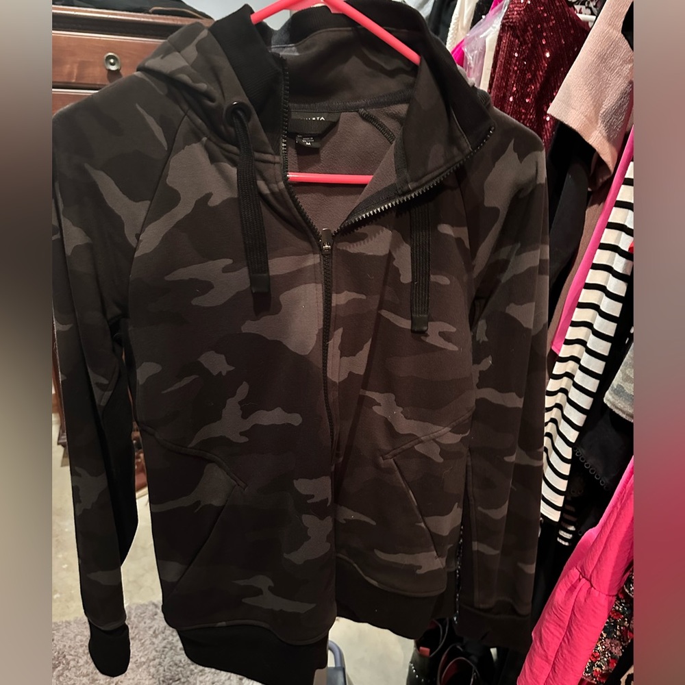 Athleta women’s triumph hoodie